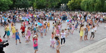 День молодежи отметили на Крымском бульваре