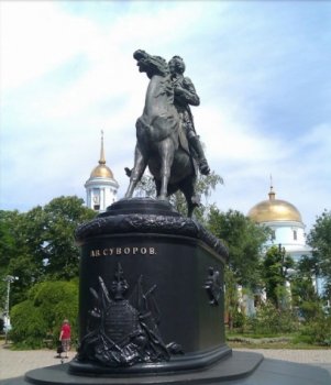 Памятник Суворову, установленный в Измаиле. В Одессе появится его точная копия