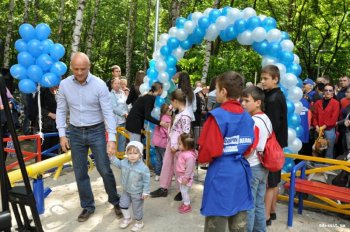 В сквере "Молодежный" появилась детская площадка
