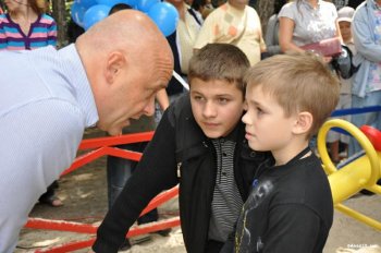 В сквере "Молодежный" появилась детская площадка