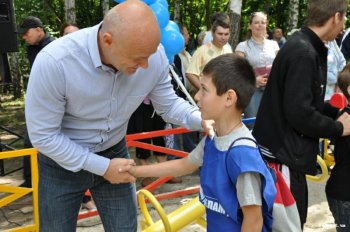 В сквере "Молодежный" появилась детская площадка