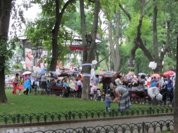 Дерибасовская. 1 июня