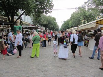 Дерибасовская. 1 июня