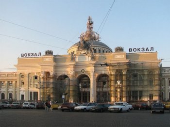 Одесский вокзал ежедневно обслуживает более 14 тыс. пассажиров