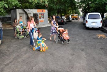 В Суворовском районе отремонтирован очередной межквартальный проезд