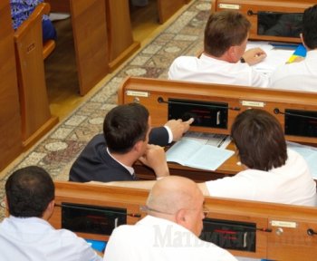 В эти минуты проходит 13-я сессия областного совета