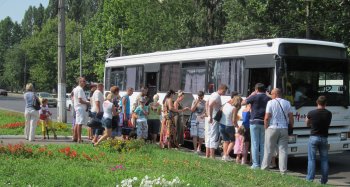 Дети Киевского района отправились в летний лагерь