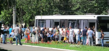 Дети Киевского района отправились в летний лагерь