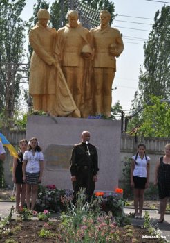 Возвращенная память: памятник работникам завода "Большевик"