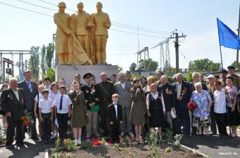 Возвращенная память: памятник работникам завода "Большевик"