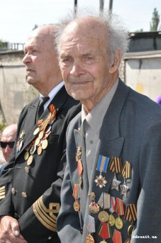 Возвращенная память: памятник работникам завода "Большевик"