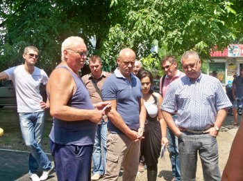 Вместо детской площадки - спортивная, но тоже для детей