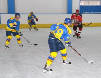 В Одессе играют в хоккей