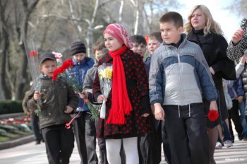 10 апреля. На Аллее Славы