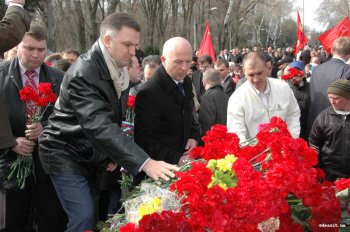 10 апреля. На Аллее Славы