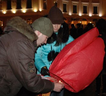 Одесситы отметили День влюбленных запуском сердец в небо