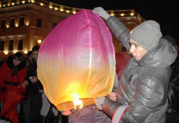 Одесситы отметили День влюбленных запуском сердец в небо