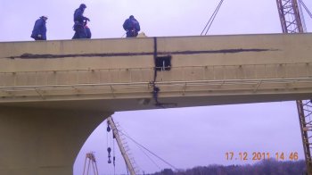Одесситы помогли вытащить кран «Захарий» из вод Днепра