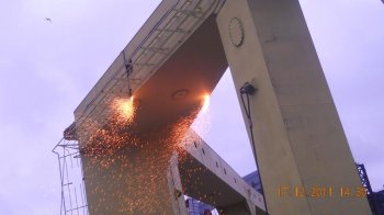 Одесситы помогли вытащить кран «Захарий» из вод Днепра
