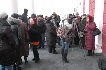 Пикет у стен мэрии