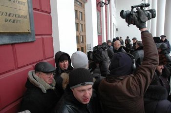 Пикет у стен мэрии