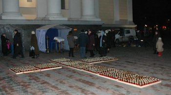 В Одессе на Соборной площади православные одесситы зажгли свечи памяти