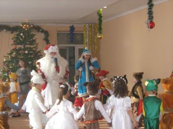 Новогодний кружит бал!
