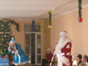 Новогодний кружит бал!