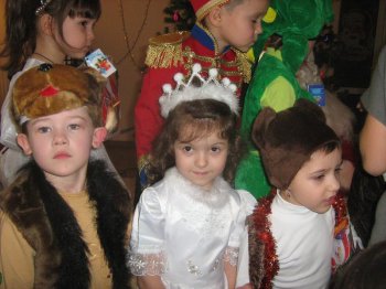 Новогодний кружит бал!