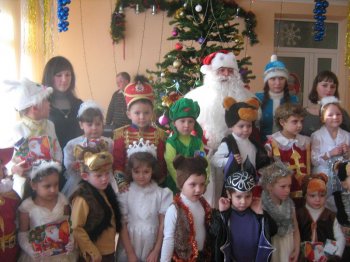 Новогодний кружит бал!