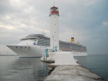 Плавучий замок  привез в Одессу 2,4 тыс. туристов