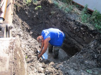 Ремонт труб на Большевике займет 2 недели