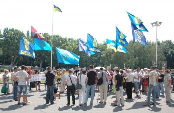 Активисты всеукраинского объединения «Свобода» пикетировали Одесский облсовет