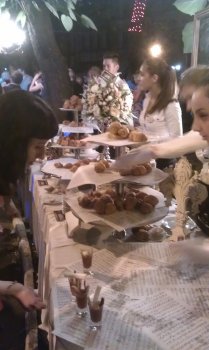 Закрытие Кинофестиваля. Прием в Пале-Рояле: пустые столы и голодные гости (фото)