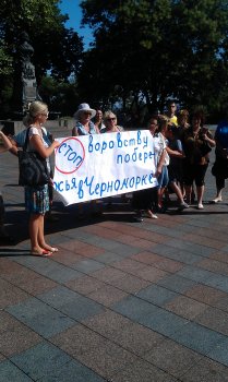 У стен мэрии массовый митинг (фото)