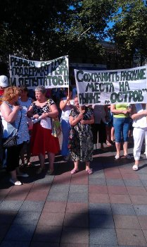 У стен мэрии массовый митинг (фото)