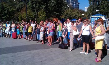 16 автобусов вывезли детей в Сергеевку