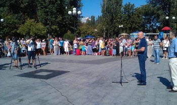 16 автобусов вывезли детей в Сергеевку