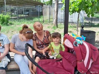Завяжи ленточку, если помнишь: жители Суворовского района чтят подвиг ветеранов