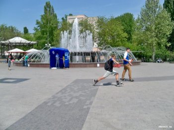 Завяжи ленточку, если помнишь: жители Суворовского района чтят подвиг ветеранов