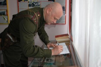 Сегодня в 92-й школе открылся музей, скоро здесь появится и своя видеотека