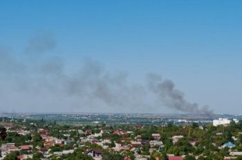 Пожар в районе нефтеперерабатывающего завода