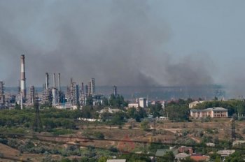 Пожар в районе нефтеперерабатывающего завода