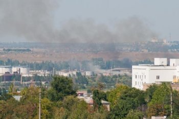 Пожар в районе нефтеперерабатывающего завода