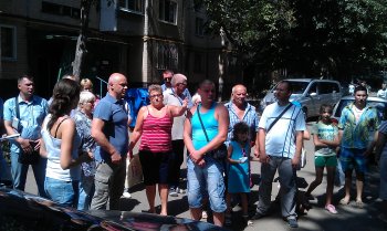 Город заполонен сухими деревьями, которые представляют угрозу для людей