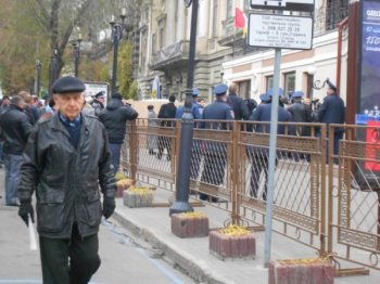 Чтоб послушать отчет Костусева, одесситы пошли на штурм
