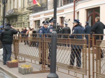 Чтоб послушать отчет Костусева, одесситы пошли на штурм