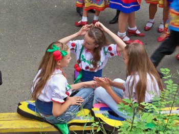 В ход пошли дождевики и покрывала