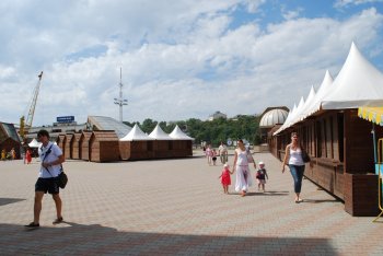 На Одесском морвокзале вырос  ярмарочный городок