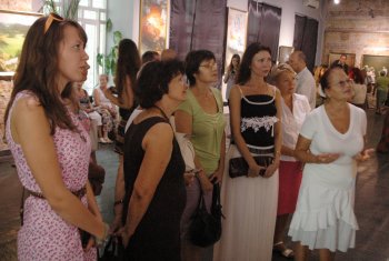 Общественная организация «Ассоциация Фалунь Дафа» проводит в Одессе выставку «Истина, доброта терпение»